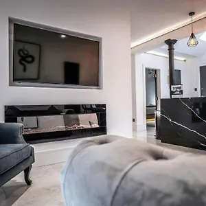 Luxury Royal Mile Boutique 2bedroom , Edinburgh United Kingdom